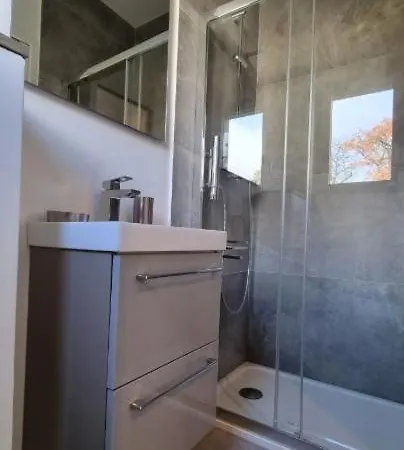 Apartment Apartments *